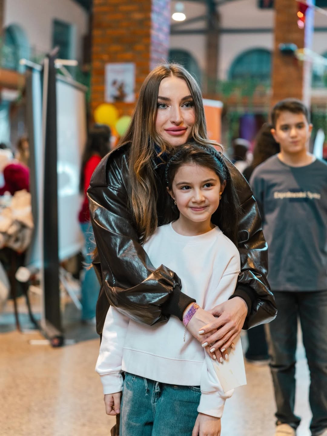 Prezidentin qızları və gəlini "Woman Bazaar" festivalında - FOTOLAR