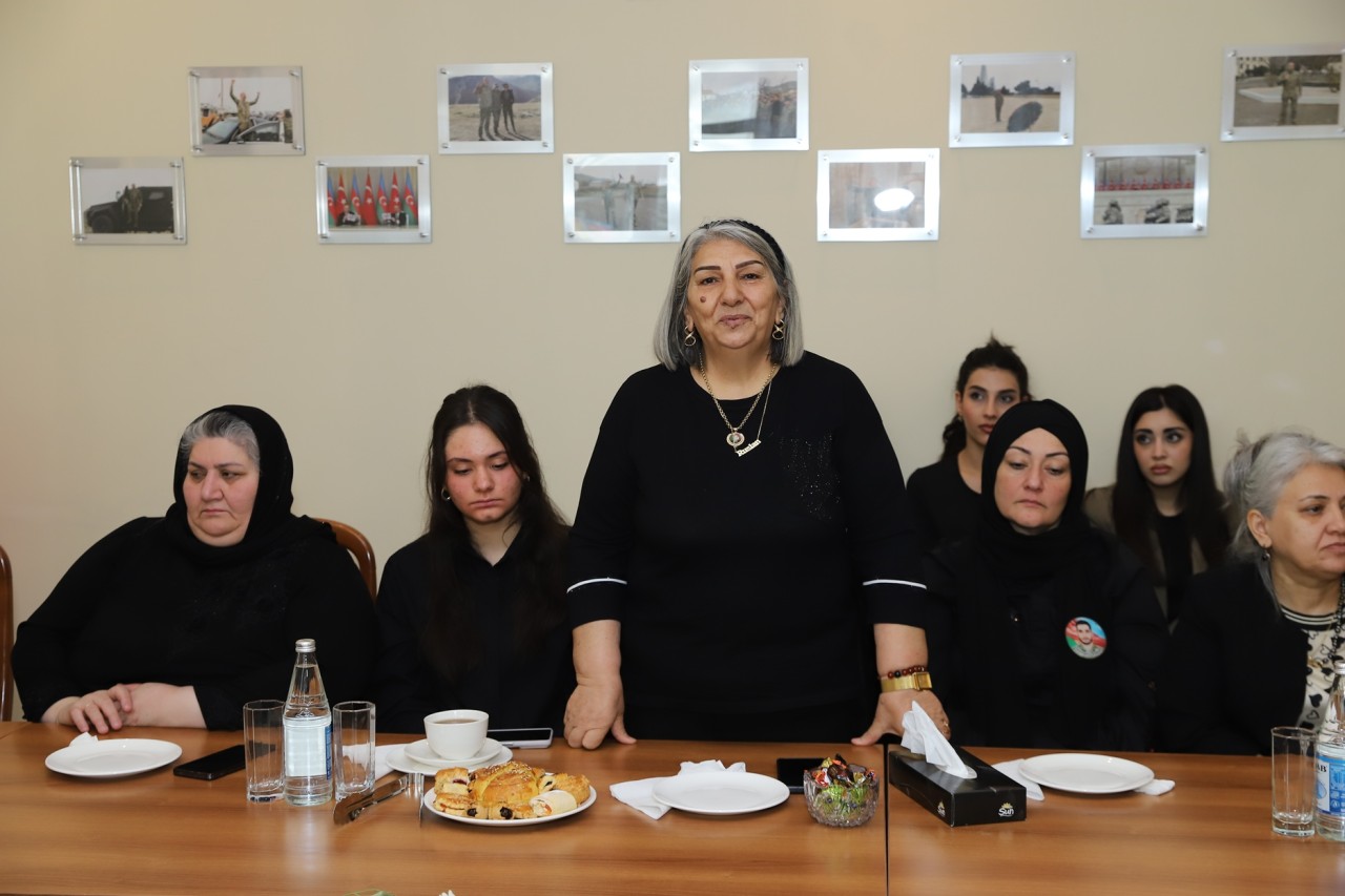 Şəhid ailələrinin xanım üzvləri ilə görüş keçirildi - FOTOLAR