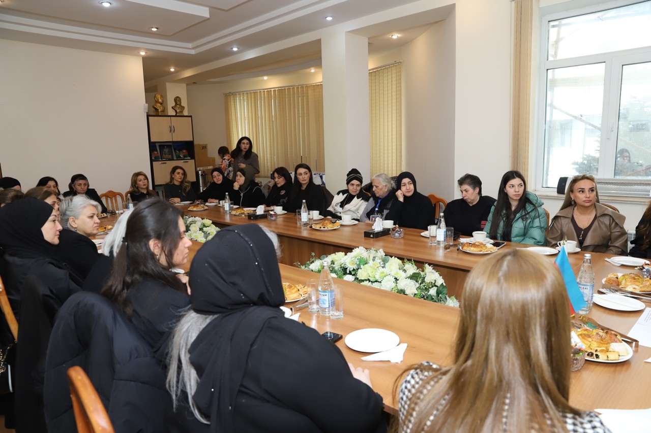 Şəhid ailələrinin xanım üzvləri ilə görüş keçirildi - FOTOLAR