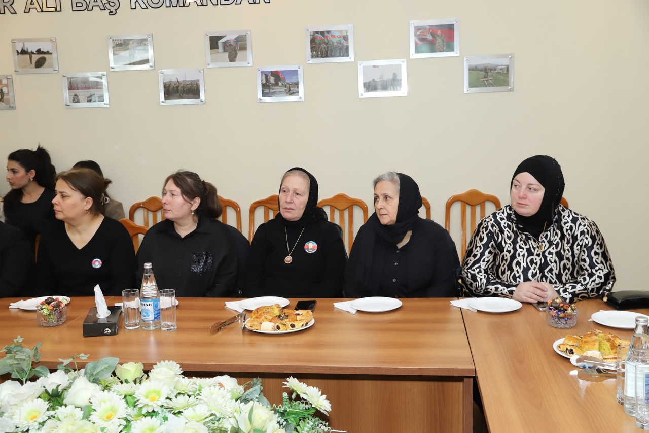 Şəhid ailələrinin xanım üzvləri ilə görüş keçirildi - FOTOLAR