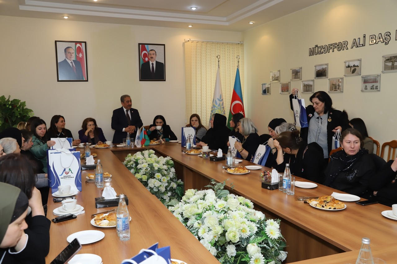 Şəhid ailələrinin xanım üzvləri ilə görüş keçirildi - FOTOLAR