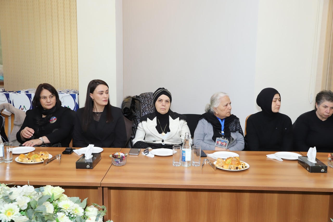 Şəhid ailələrinin xanım üzvləri ilə görüş keçirildi - FOTOLAR
