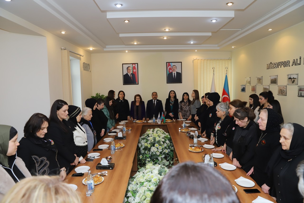 Şəhid ailələrinin xanım üzvləri ilə görüş keçirildi - FOTOLAR