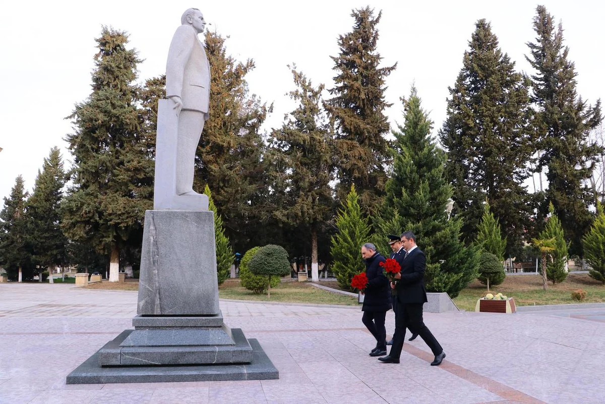 Kamran Əliyev Kürdəmirdə vətəndaşları qəbul etdi (FOTOLAR)