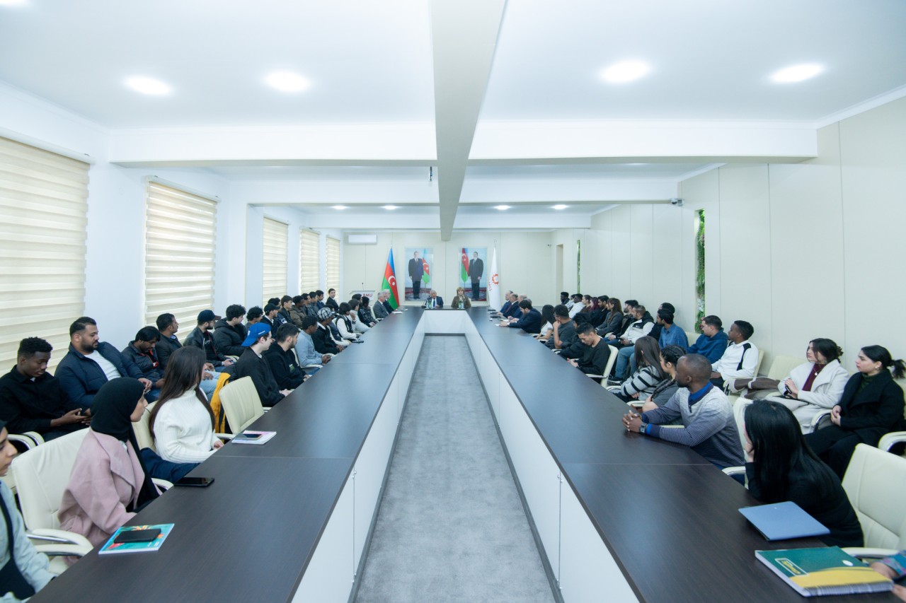 BMU-nun rektoru əcnəbi tələbələrlə görüşüb - FOTOLAR