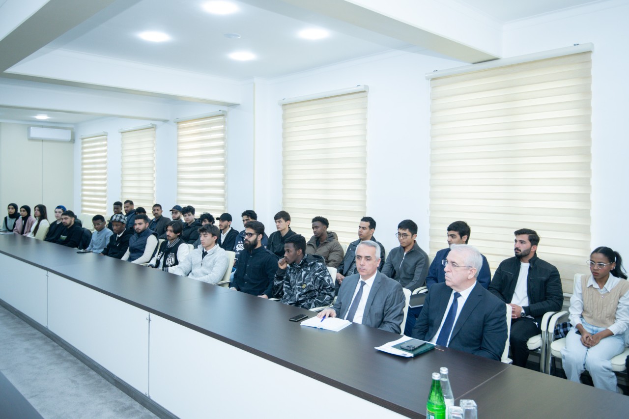 BMU-nun rektoru əcnəbi tələbələrlə görüşüb - FOTOLAR