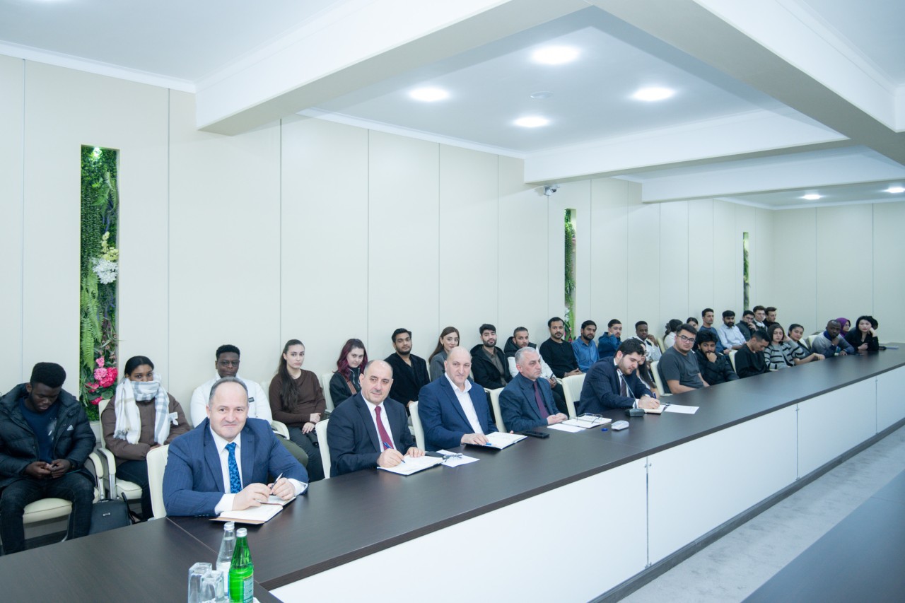 BMU-nun rektoru əcnəbi tələbələrlə görüşüb - FOTOLAR