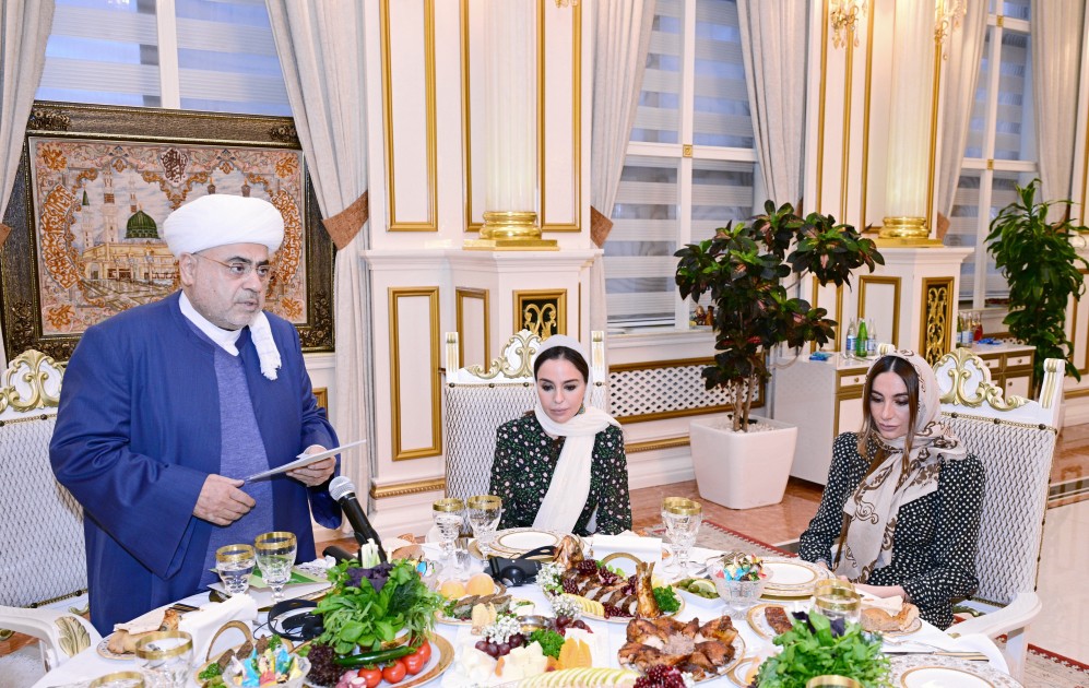 Leyla və Arzu Əliyevalar iftar mərasimində - FOTOLAR