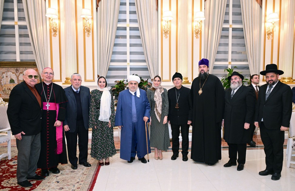 Leyla və Arzu Əliyevalar iftar mərasimində - FOTOLAR