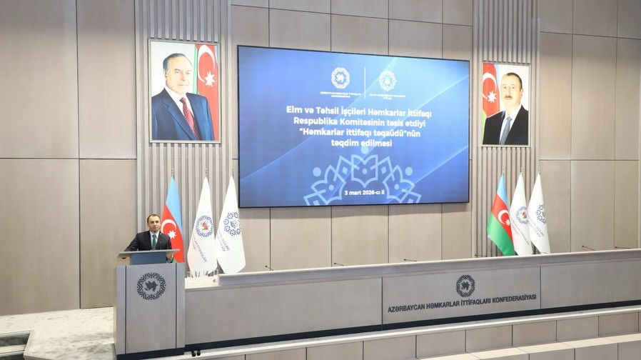 AƏSMA-nın 22 fəal tələbəsinə “Həmkarlar ittifaqı təqaüdü” təqdim edildi - FOTOLAR