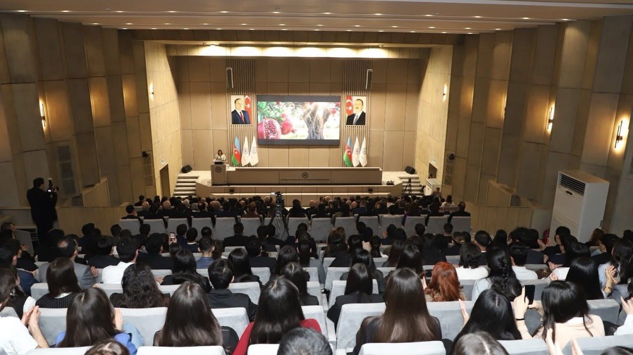 AƏSMA-nın 22 fəal tələbəsinə “Həmkarlar ittifaqı təqaüdü” təqdim edildi - FOTOLAR