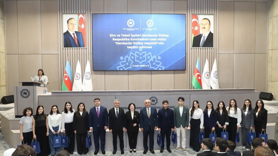 AƏSMA-nın 22 fəal tələbəsinə “Həmkarlar ittifaqı təqaüdü” təqdim edildi - FOTOLAR