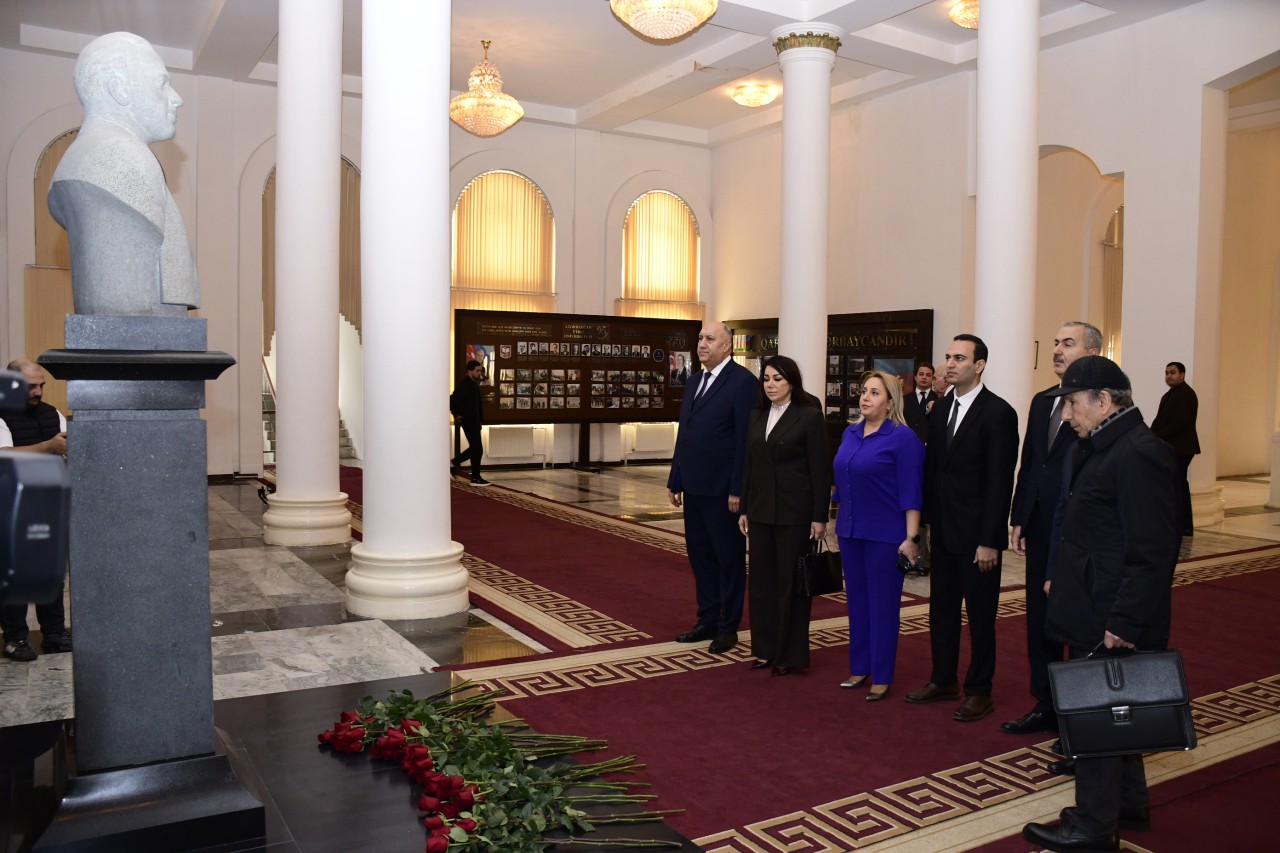 YAP “Yeni reallıqlar və müasir Azərbaycan: aktual çağırışlar fonunda gələcəyə baxış” mövzusunda tədbir keçirdi - FOTOLAR