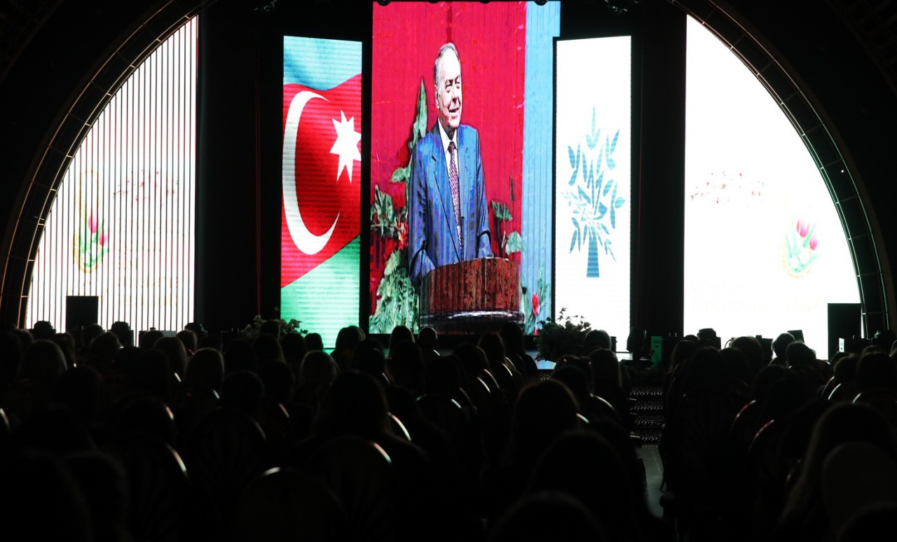 Nizami rayonunda Beynəlxalq Qadınlar Günü münasibətilə tədbir keçirilib - FOTOLAR