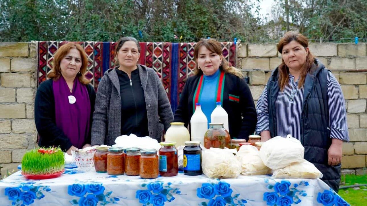 Füzulidə qadın fermerlərə avadanlıqlar təqdim olunub - FOTOLAR