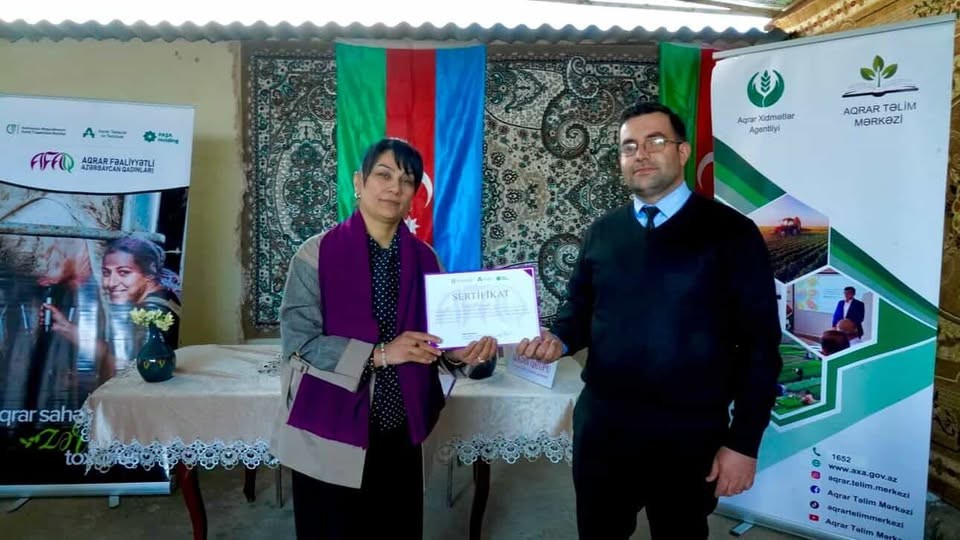 Füzulidə qadın fermerlərə avadanlıqlar təqdim olunub - FOTOLAR