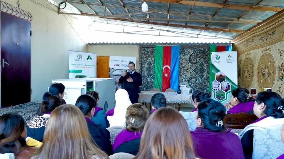 Füzulidə qadın fermerlərə avadanlıqlar təqdim olunub - FOTOLAR