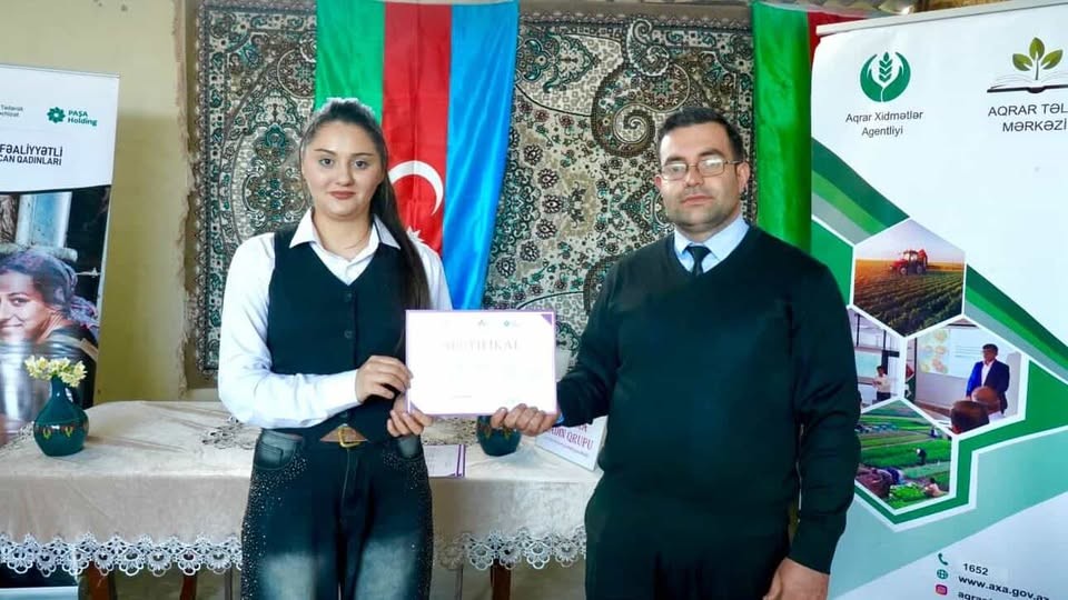 Füzulidə qadın fermerlərə avadanlıqlar təqdim olunub - FOTOLAR