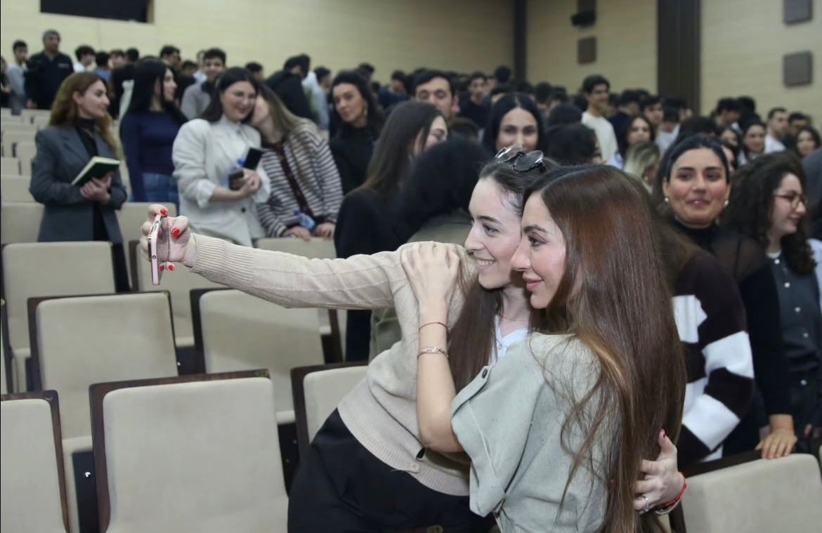 Arzu Əliyeva Bakı Ali Neft Məktəbində - FOTOLAR