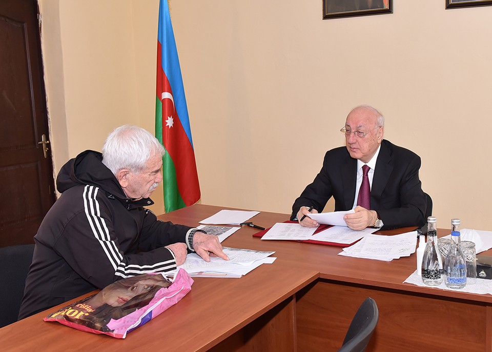 Zakir Fərəcov vətəndaş müraciətlərini yerində dinlədi - FOTOLAR