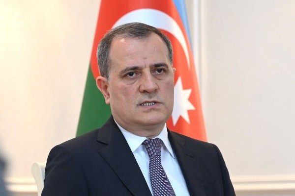 Ceyhun Bayramov Mixail Qaluzinlə müzakirəapardı