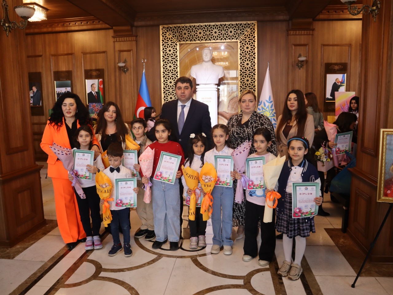 “Güc və Zəriflik” adlı rəsm sərgisi keçirilib - FOTOLAR