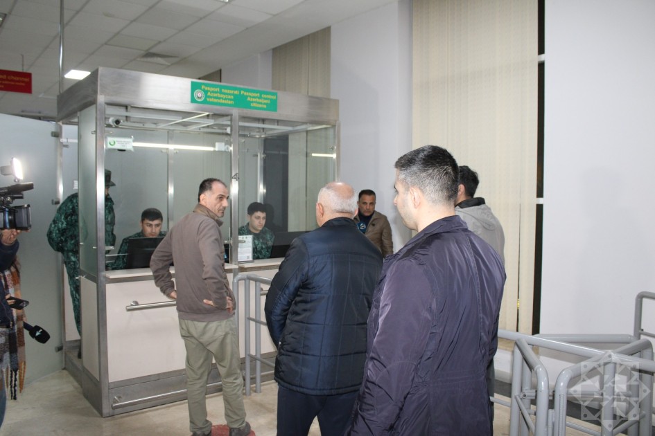 Azərbaycan diplomatları İrandan təxliyə olundu - FOTO