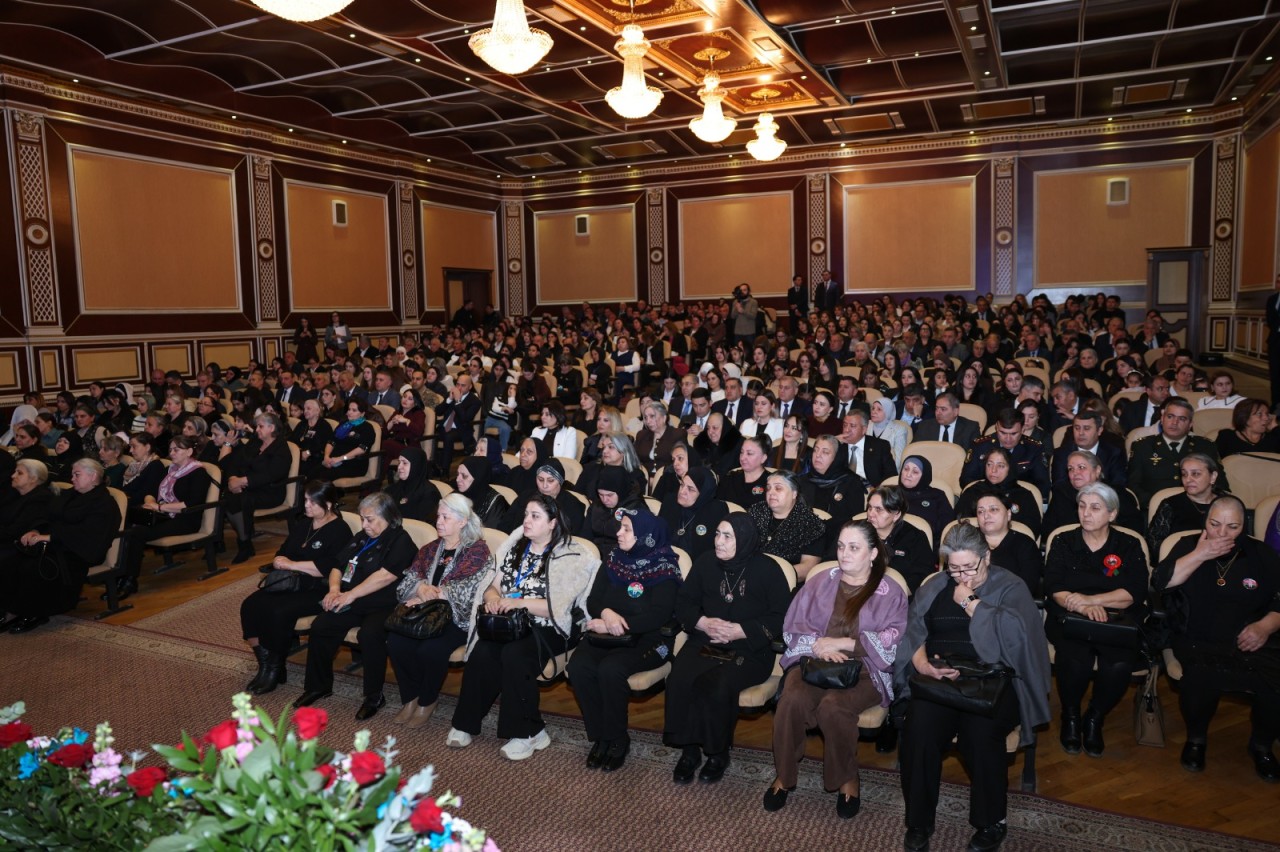 Abşeronda 8 Mart şəhid ailələrinin xanım üzvləri ilə birgə qeyd edildi - FOTOLAR