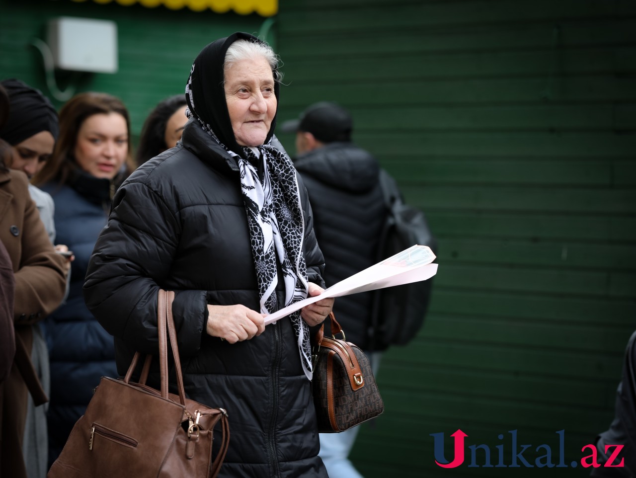 Bakıda 8 Mart ab-havası – FOTOLAR