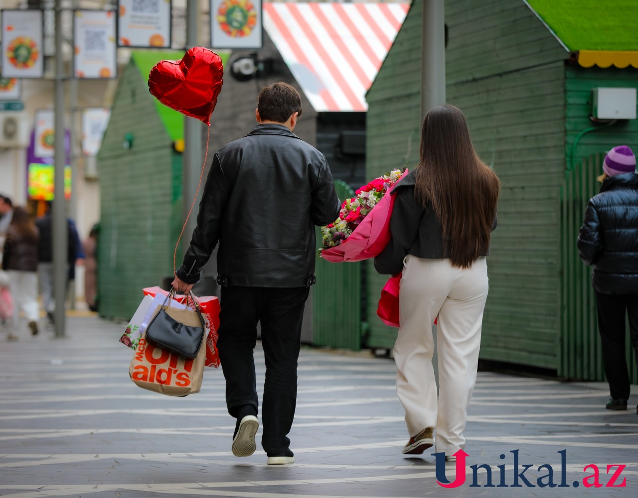 Bakıda 8 Mart ab-havası – FOTOLAR
