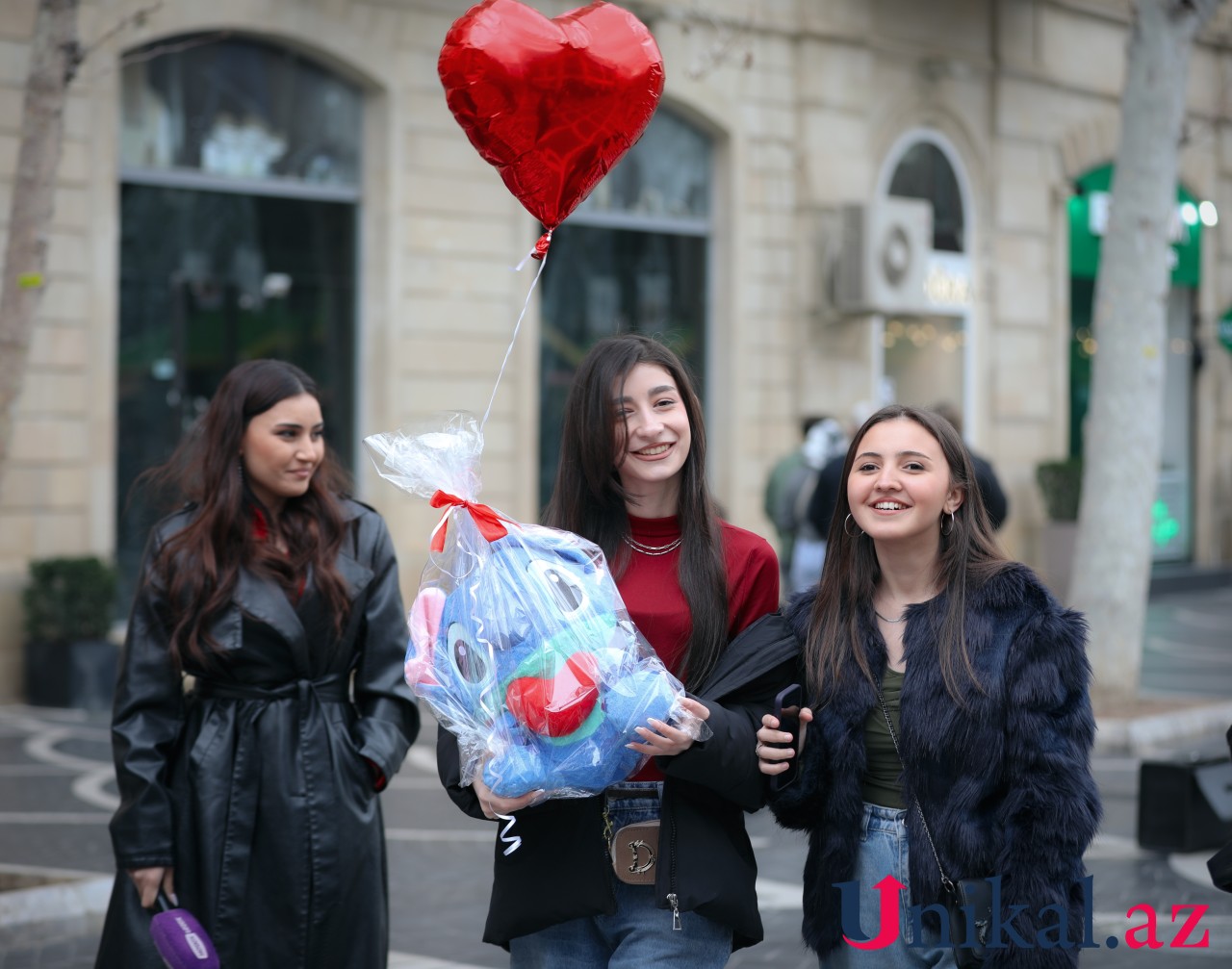 Bakıda 8 Mart ab-havası – FOTOLAR
