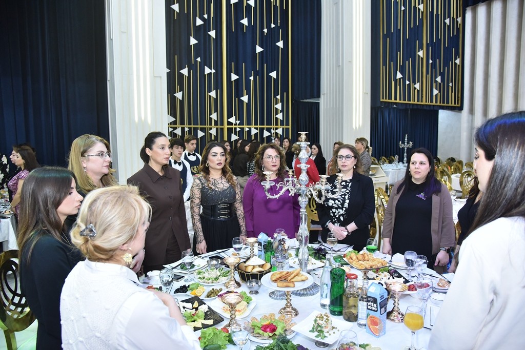 Nəsimi rayonunda 8 Mart münasibətilə tədbir keçirildi - FOTOLAR