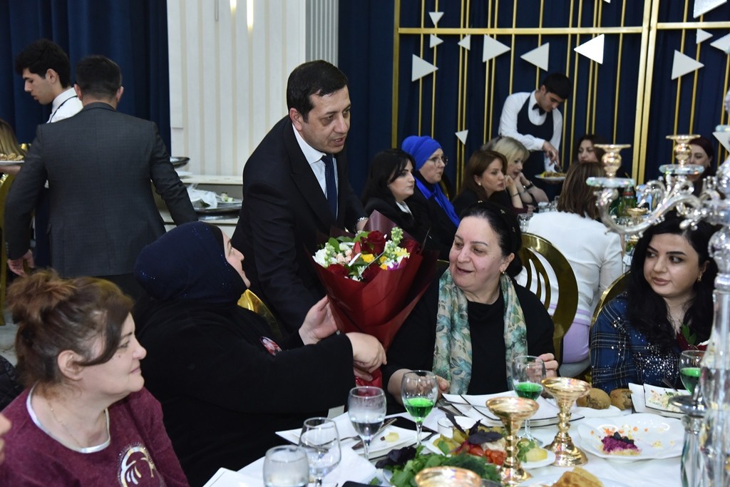 Nəsimi rayonunda 8 Mart münasibətilə tədbir keçirildi - FOTOLAR