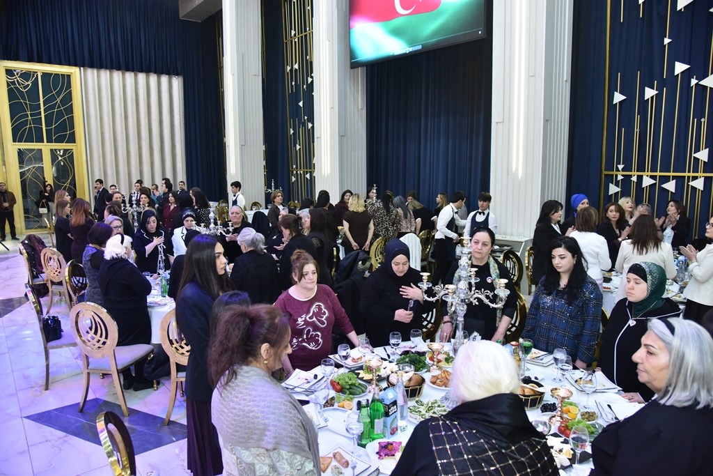 Nəsimi rayonunda 8 Mart münasibətilə tədbir keçirildi - FOTOLAR