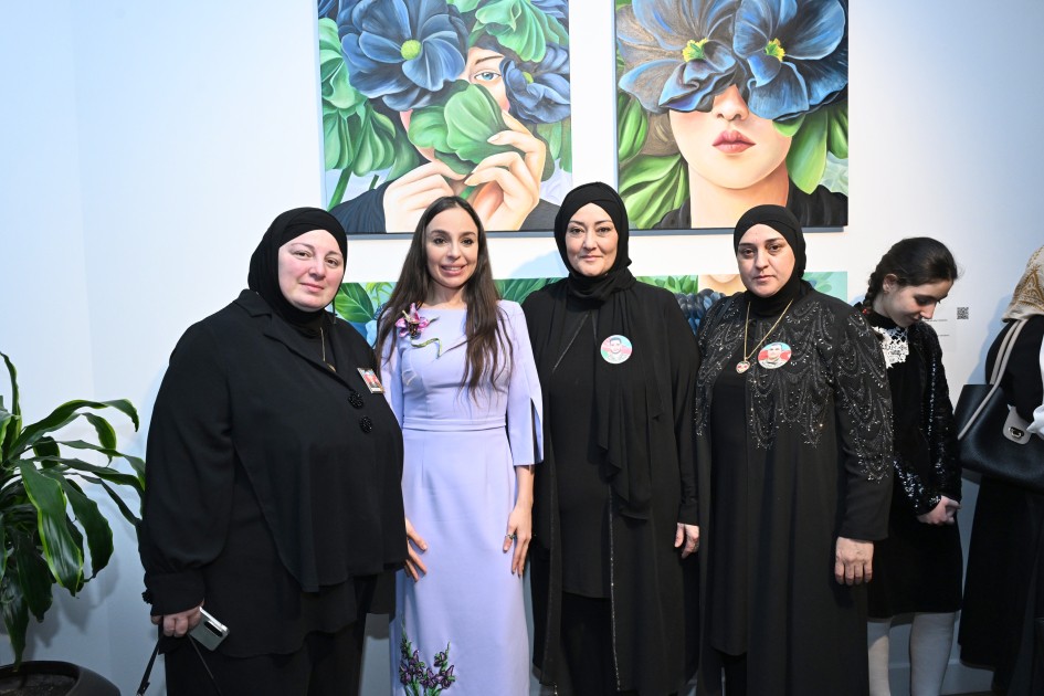 Leyla Əliyeva "Mənzərəyə açılan ev" sərgisində - FOTOLAR