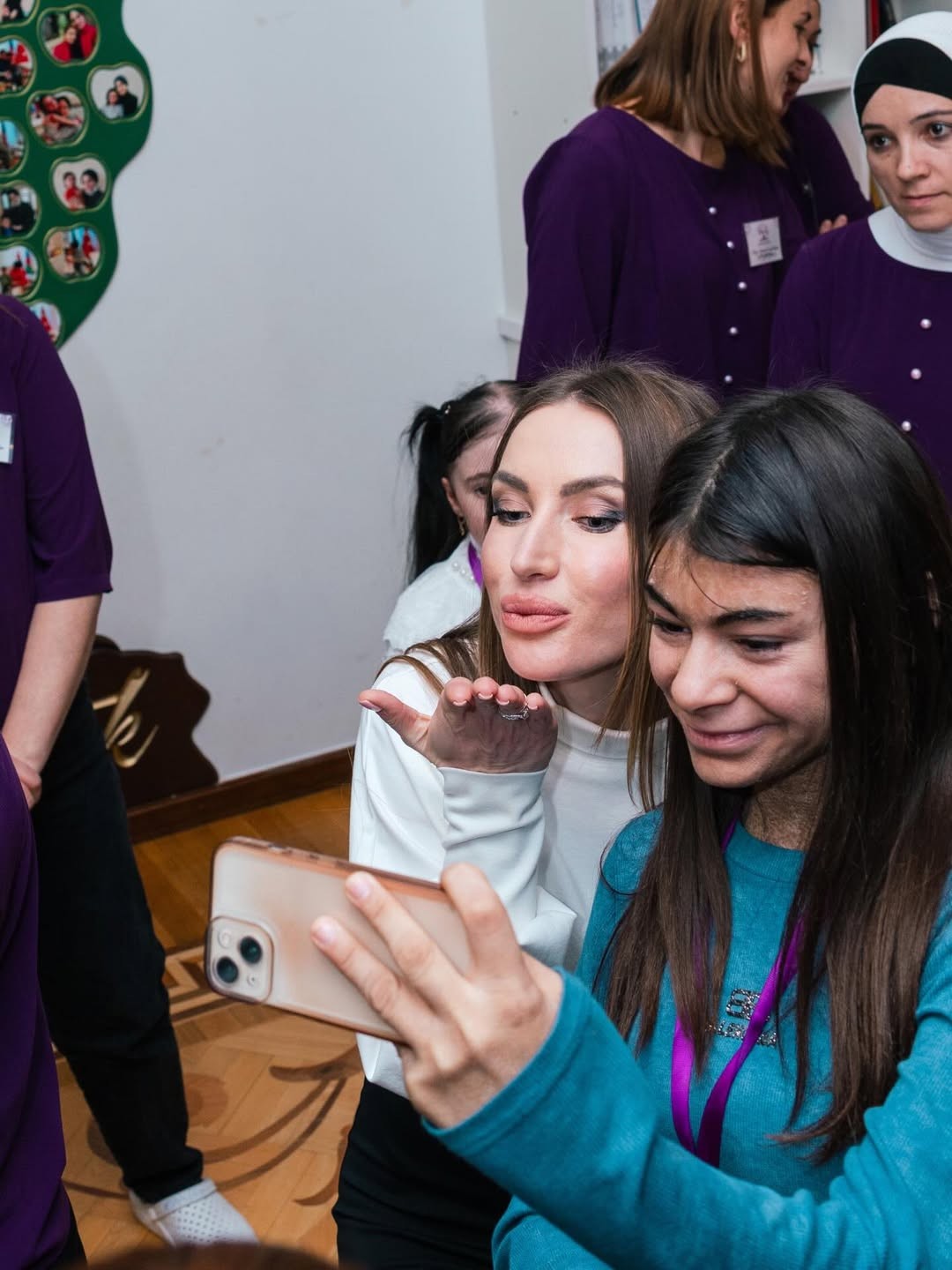 Prezidentin qızları və gəlini Yaşama Dəstək Mərkəzində - FOTOLAR+VİDEO