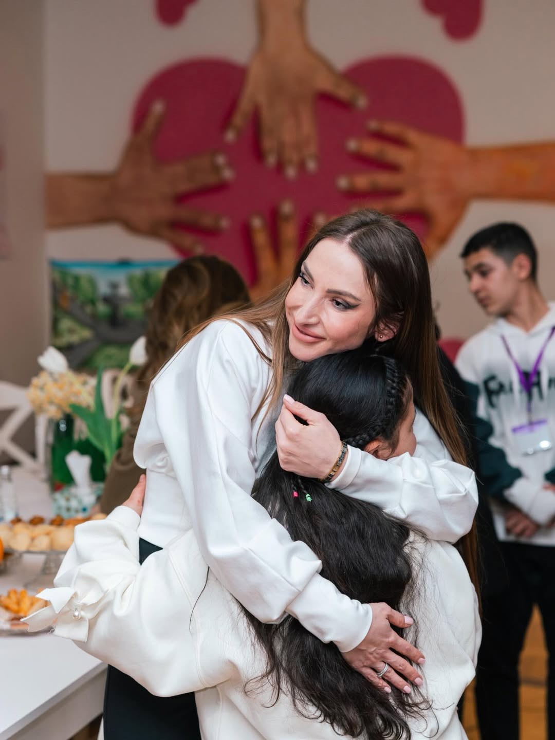 Prezidentin qızları və gəlini Yaşama Dəstək Mərkəzində - FOTOLAR+VİDEO