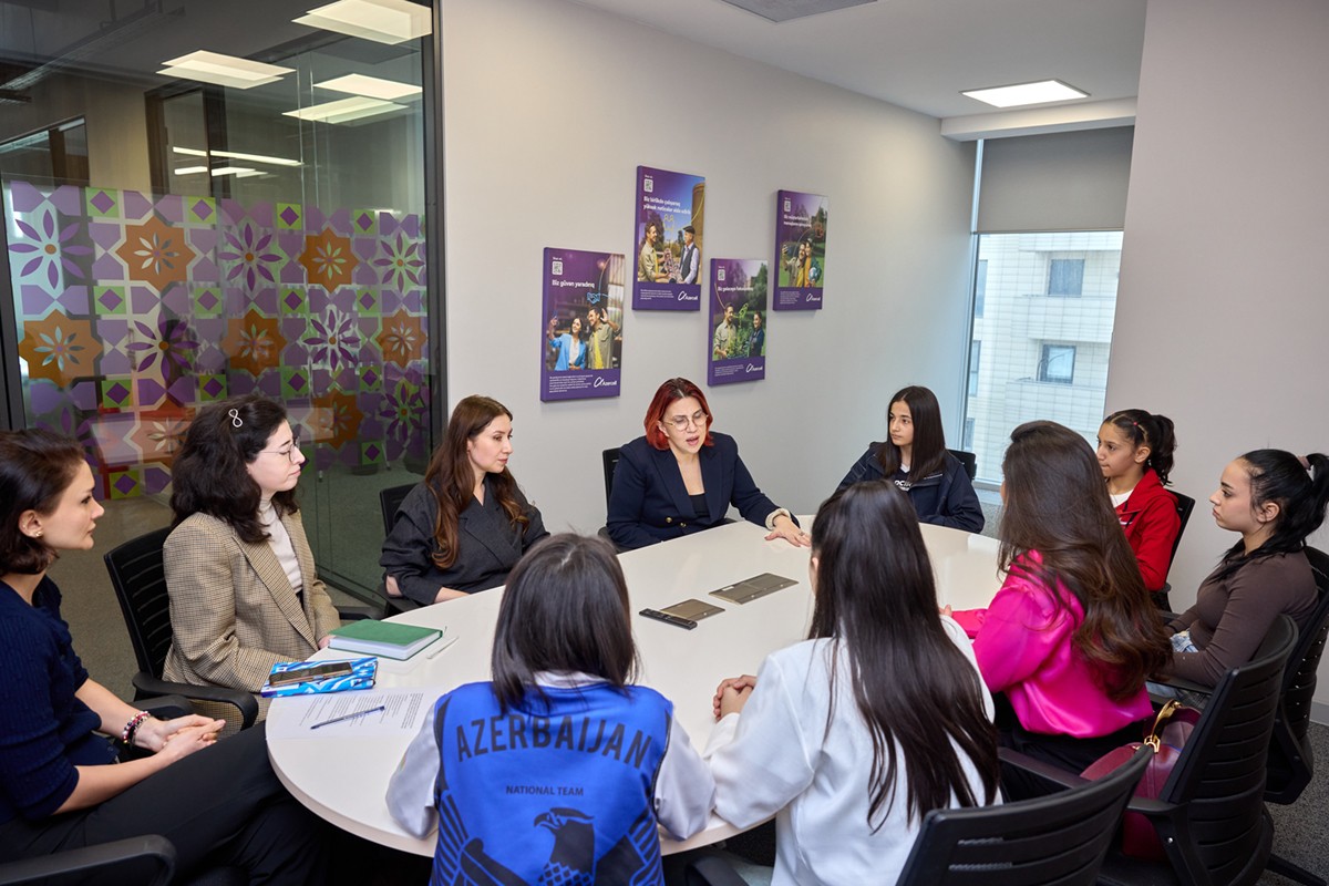 “Qızlara ağ yaraşır” layihəsinin iştirakçıları "Azercell"in qonağı oldular - FOTOLAR
