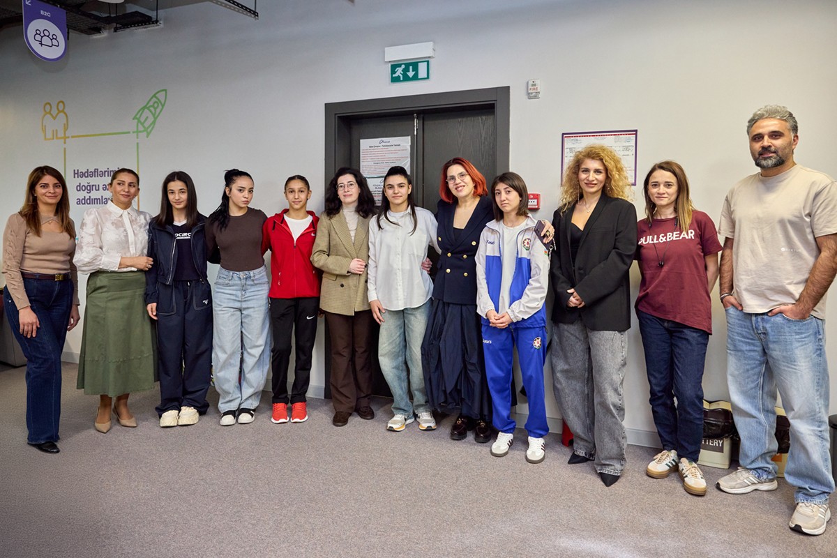 “Qızlara ağ yaraşır” layihəsinin iştirakçıları "Azercell"in qonağı oldular - FOTOLAR