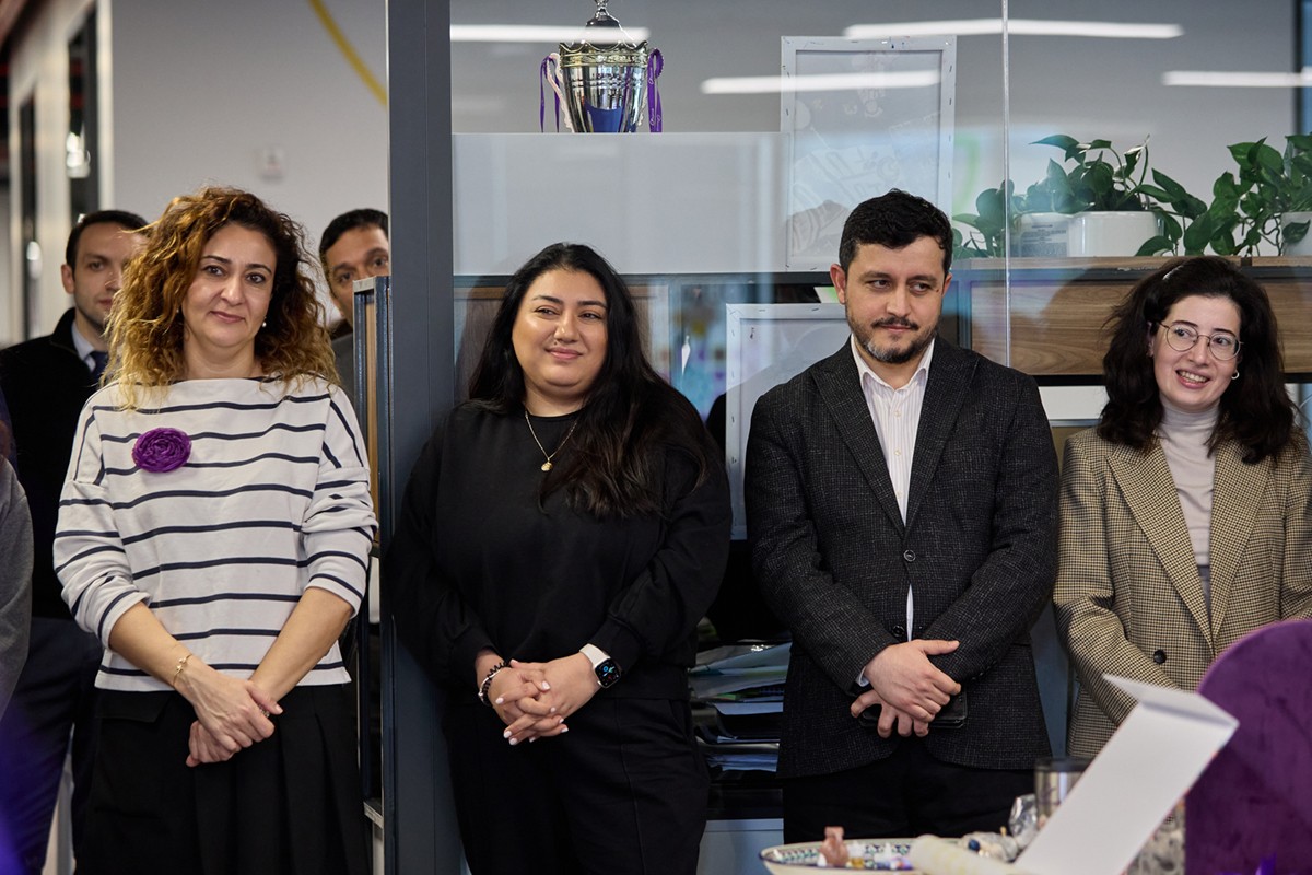 “Qızlara ağ yaraşır” layihəsinin iştirakçıları "Azercell"in qonağı oldular - FOTOLAR