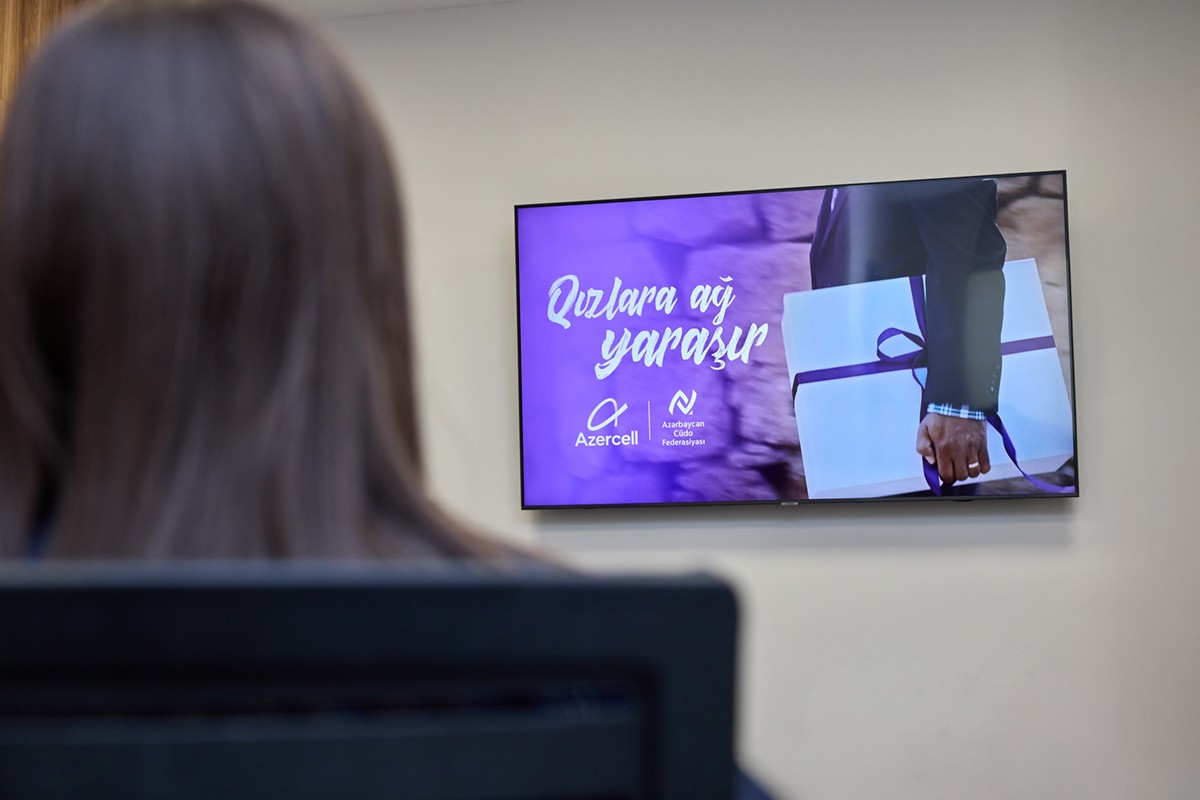 “Qızlara ağ yaraşır” layihəsinin iştirakçıları "Azercell"in qonağı oldular - FOTOLAR
