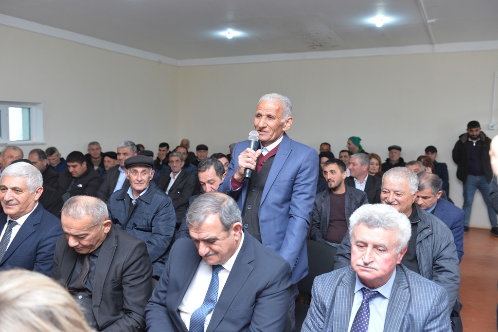 Taleh Qaraşov kənd sakinlərinin problemlərini dinlədi - FOTOLAR