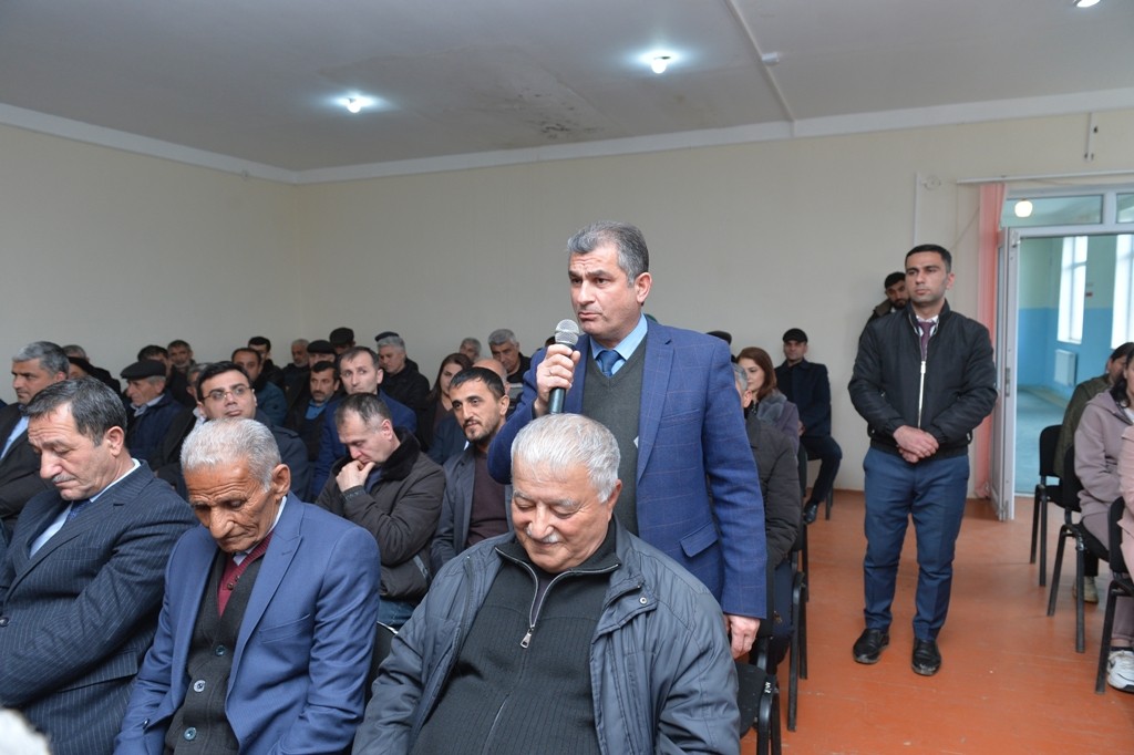 Taleh Qaraşov kənd sakinlərinin problemlərini dinlədi - FOTOLAR