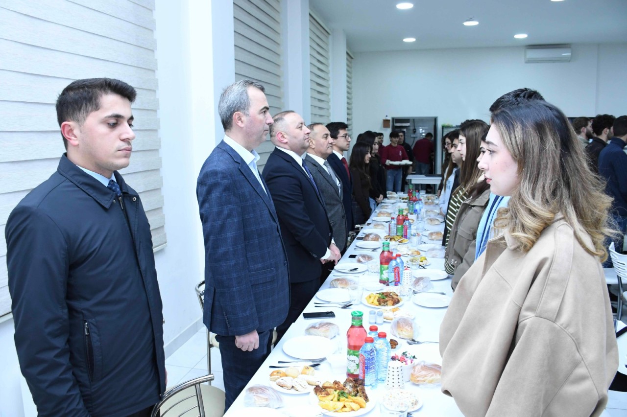 ADAU-da tələbələr üçün iftar süfrəsi açılıb - FOTOLAR