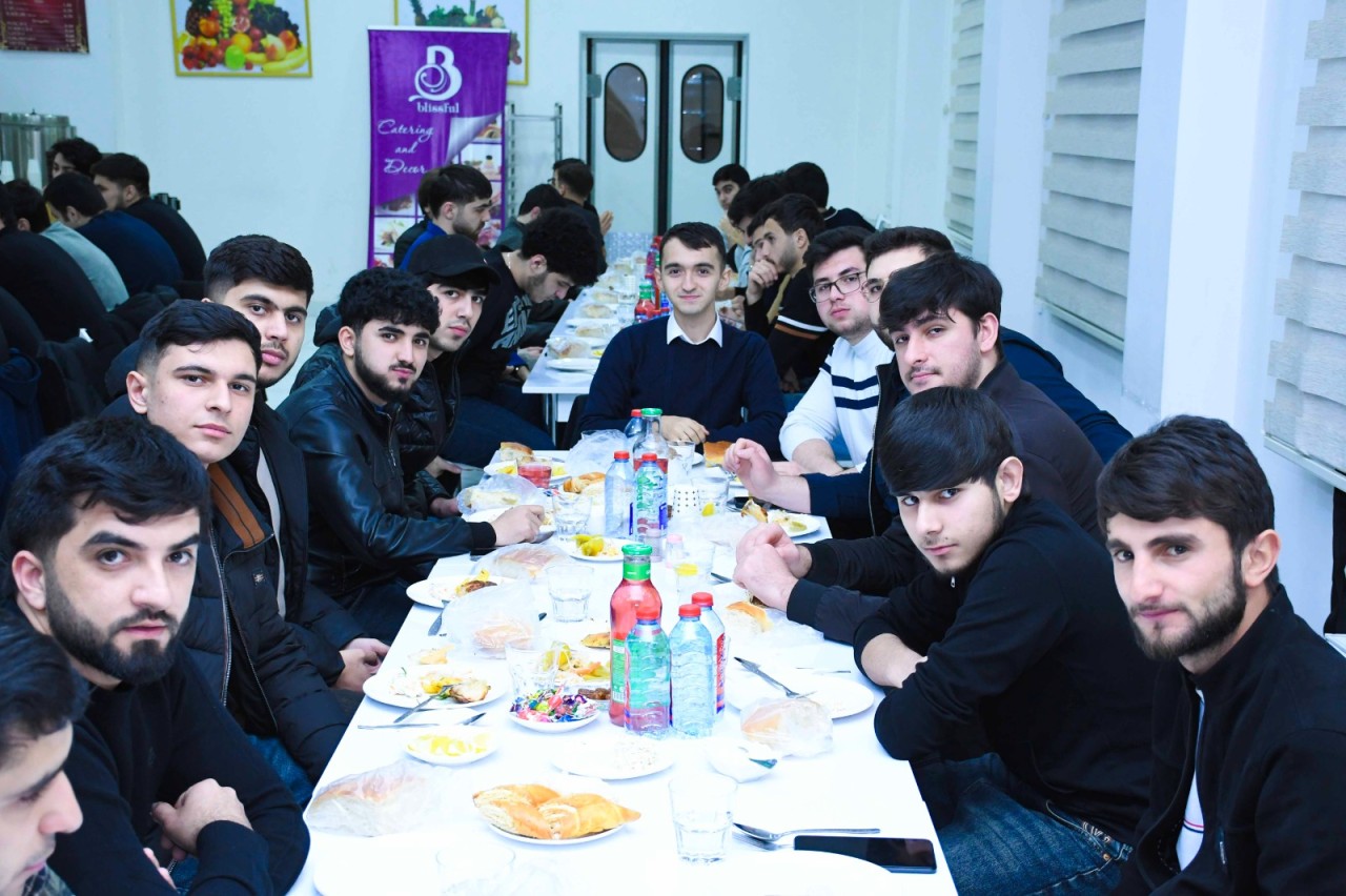 ADAU-da tələbələr üçün iftar süfrəsi açılıb - FOTOLAR