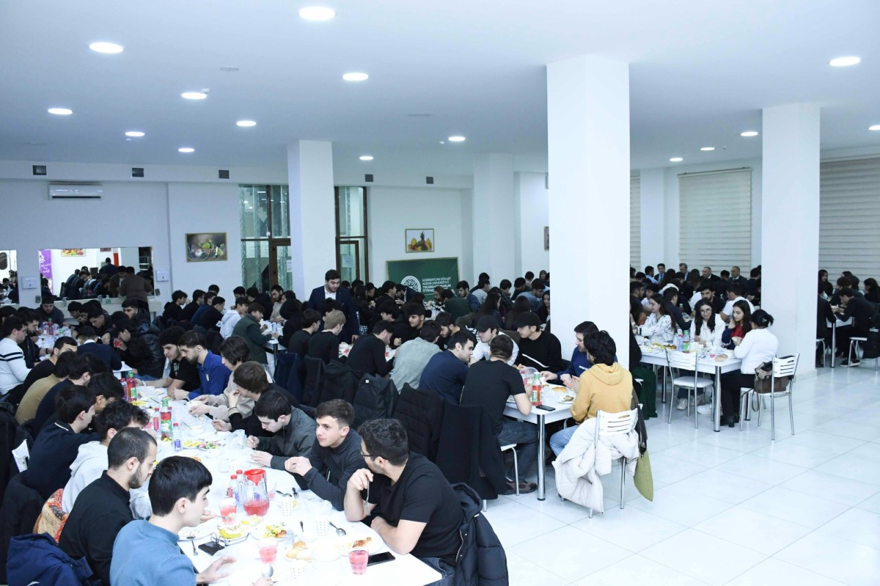 ADAU-da tələbələr üçün iftar süfrəsi açılıb - FOTOLAR