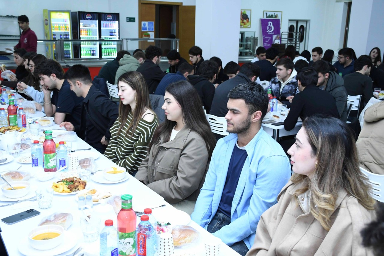 ADAU-da tələbələr üçün iftar süfrəsi açılıb - FOTOLAR