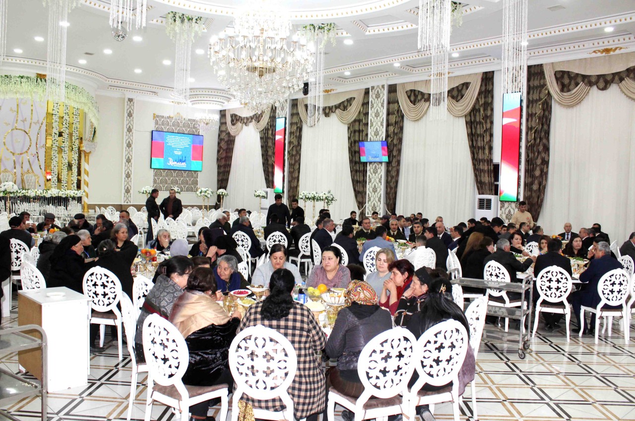 Daşkəsəndə Ramazan ayı münasibətilə iftar süfrəsi təşkil edilib - FOTOLAR