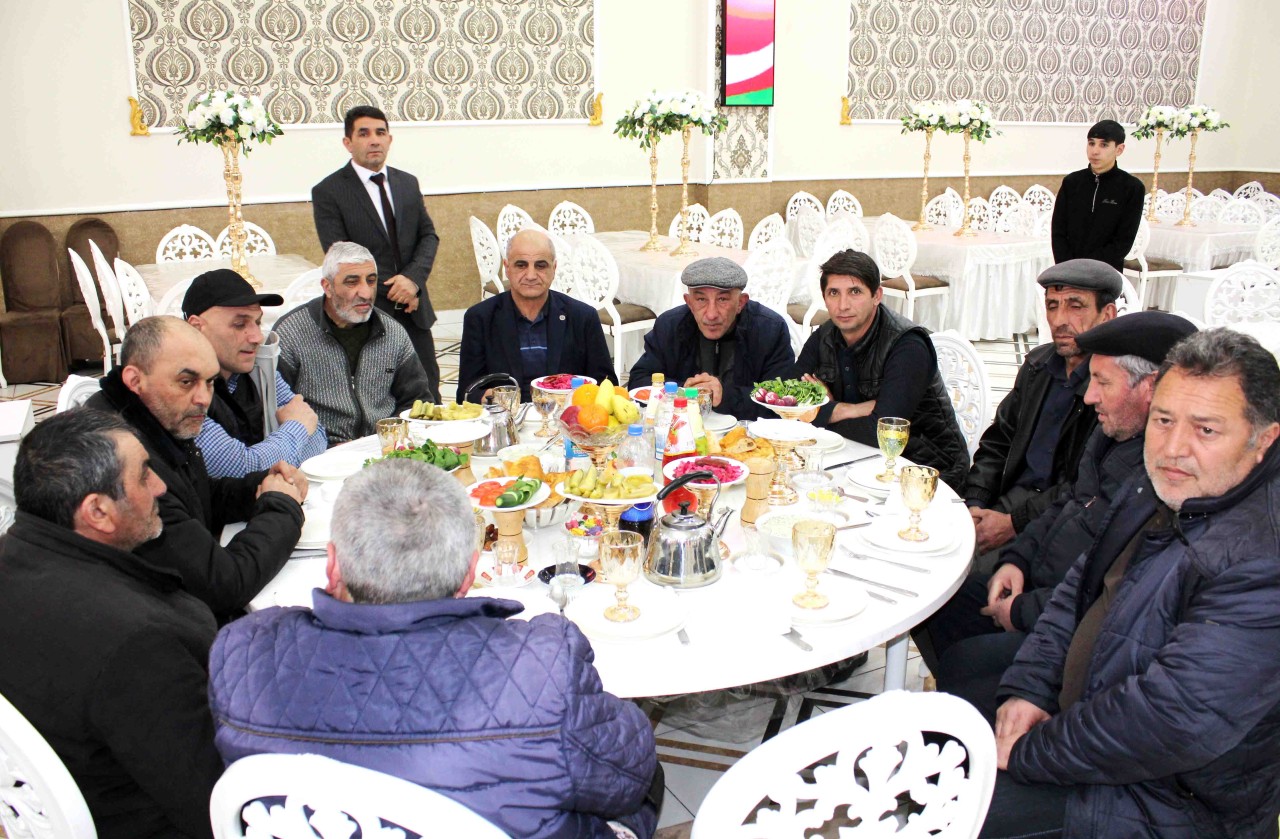 Daşkəsəndə Ramazan ayı münasibətilə iftar süfrəsi təşkil edilib - FOTOLAR