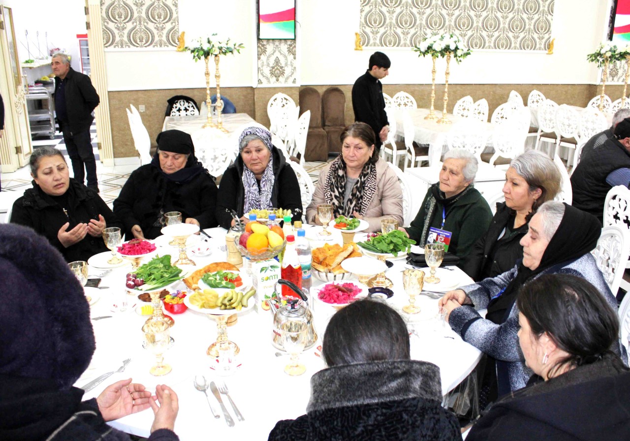 Daşkəsəndə Ramazan ayı münasibətilə iftar süfrəsi təşkil edilib - FOTOLAR